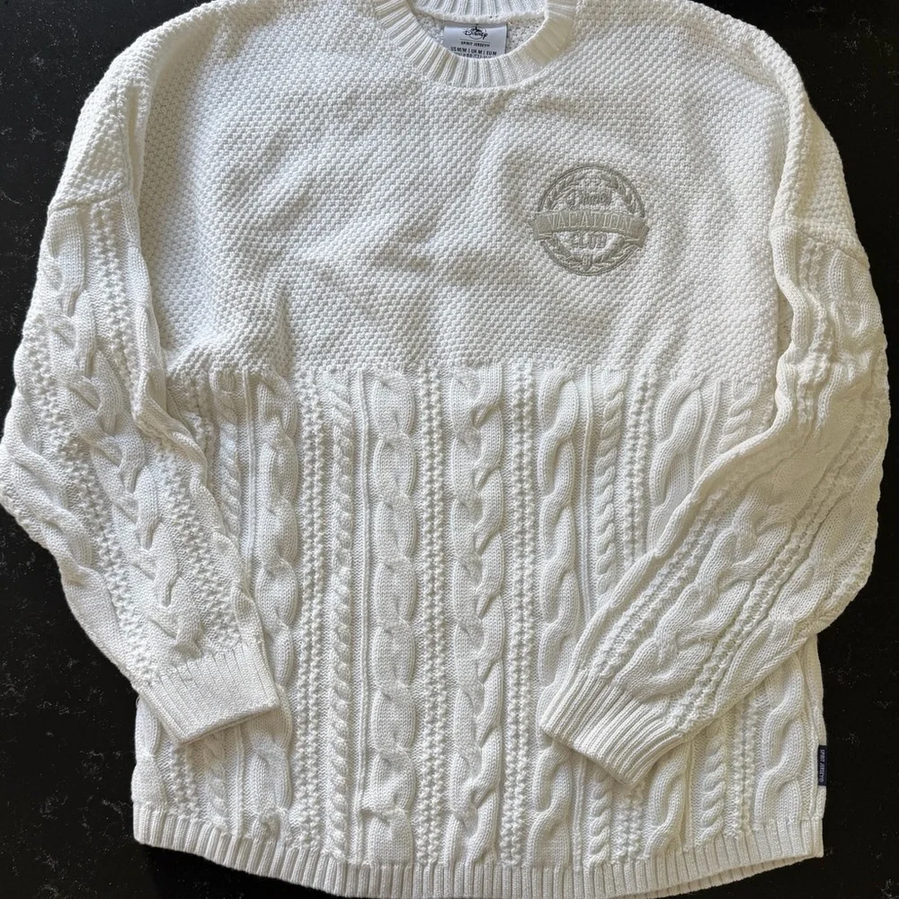 Disney Vacation Club White Crew Spirit Jersey M - Picture 3 of 9